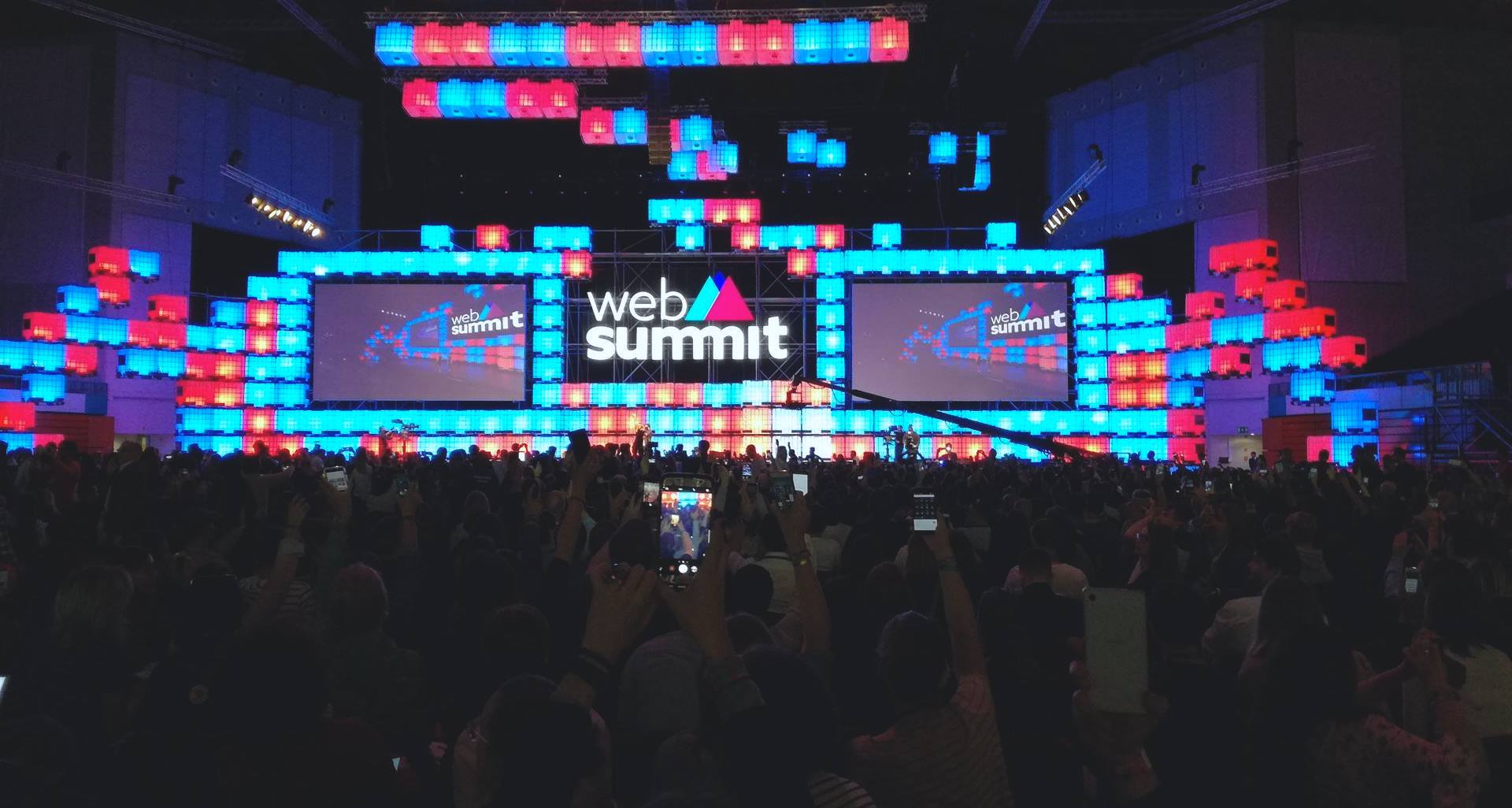 Web-Summit-2017-stage